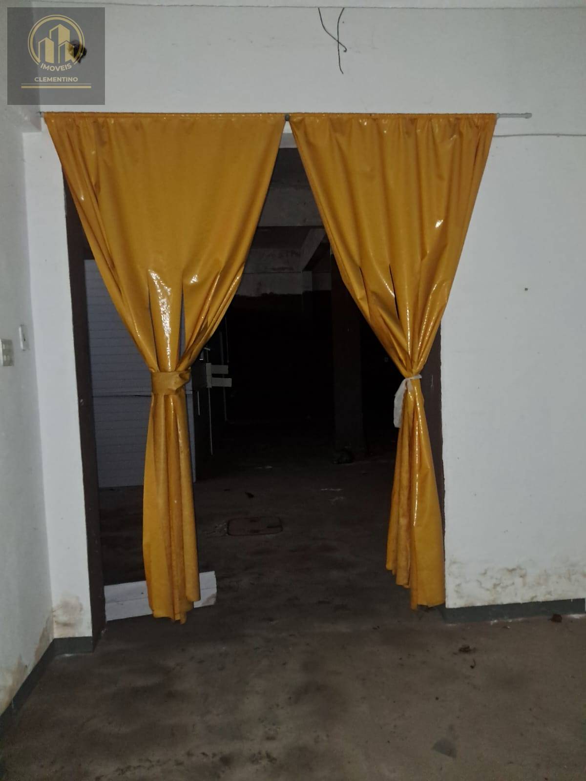  - Jardim América, Praça Central - Lojão com 150m²